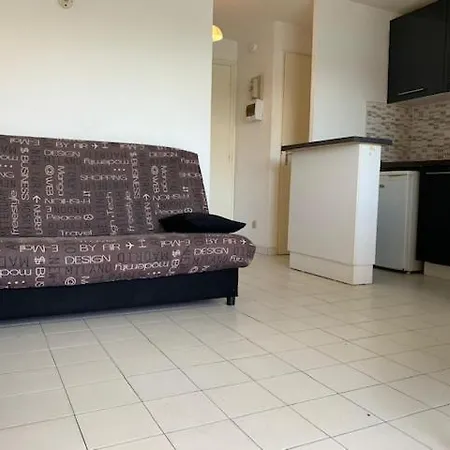 6 Pers, 2 Chambres, Terrasse, Piscine Et Parking A 50m De La Mer - Ref, Baie103 *